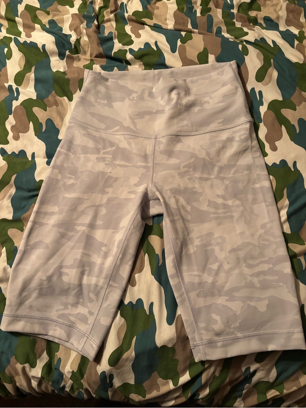 lululemon athletica white Camo High-Rise compression Shorts size 6